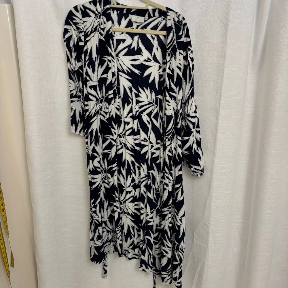 Navy and White Leaf Print Kimono Top - Picture 7 of 7